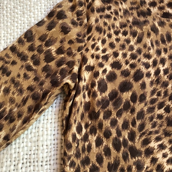 J. McLaughlin: Leopard printed fitted dress, size small - Picture 3 of 6